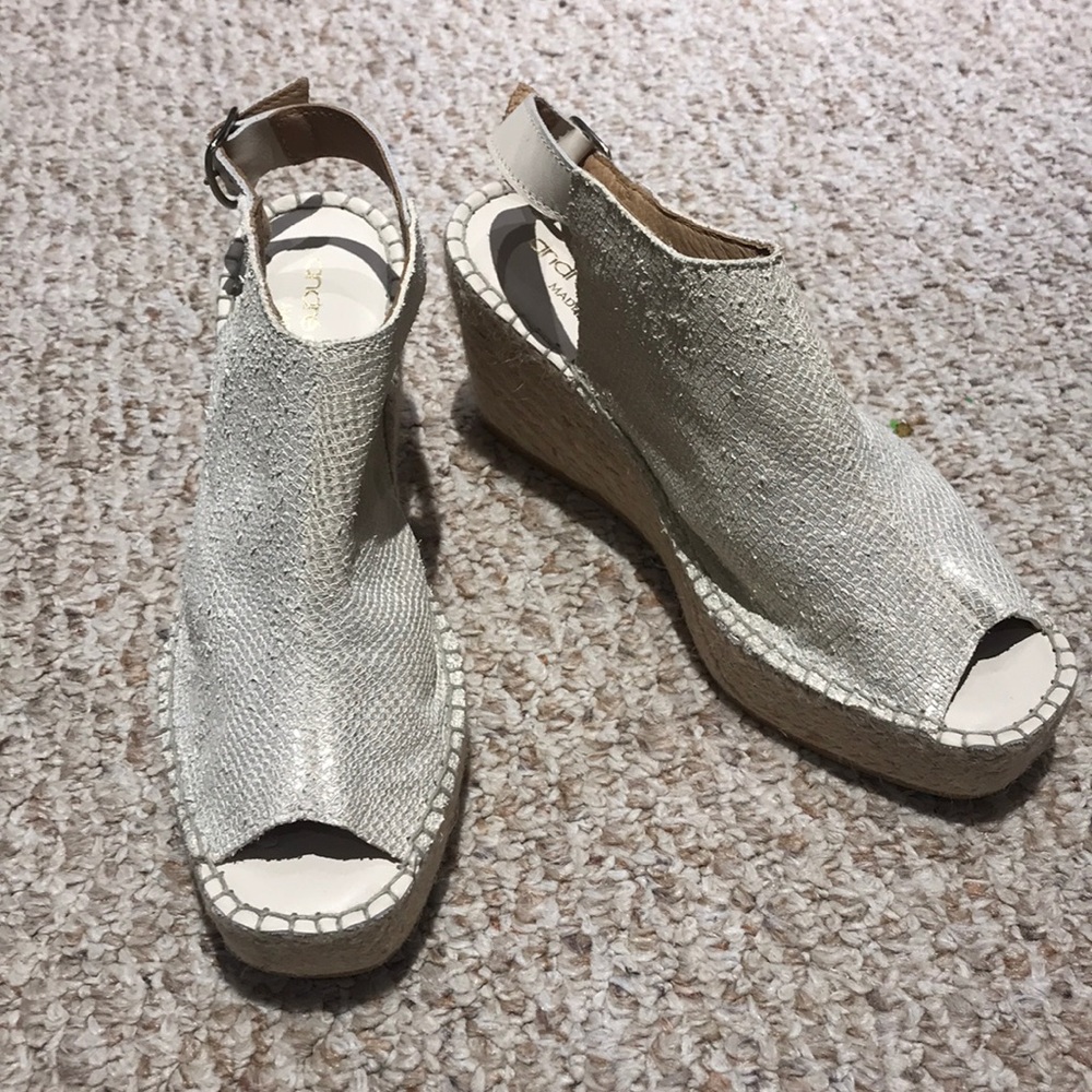 Andre aessou heel wedge shoes